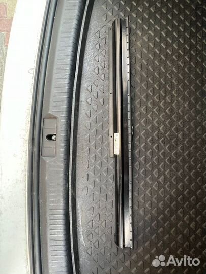 Шторка окна задняя правая Volkswagen Touareg 7LA