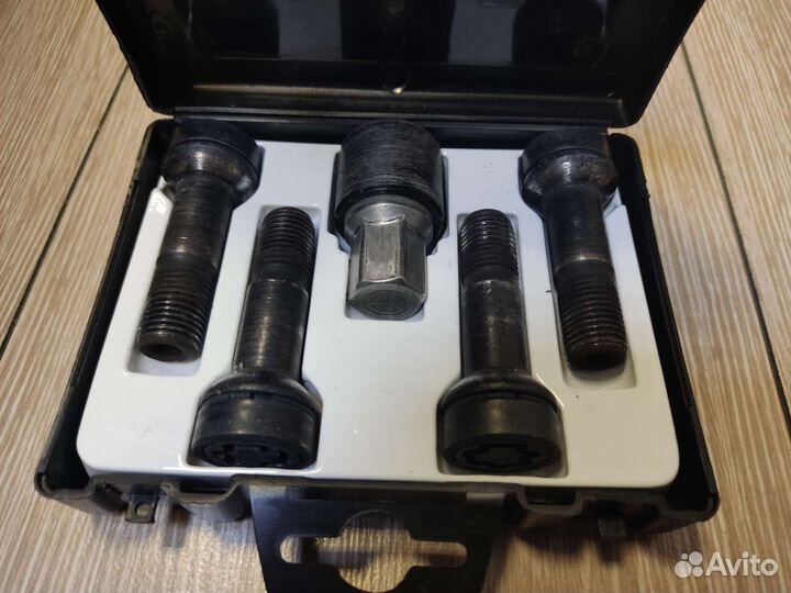 Болты секретки Mercedes A0019901707