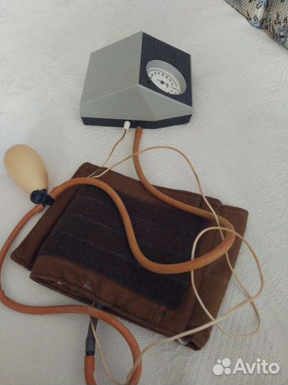 Тонометр полуавтоматический