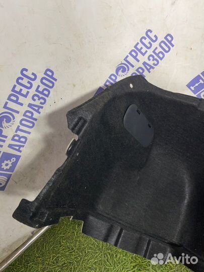 Обшивка багажника задняя левая Toyota Mark X седан