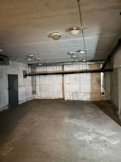 Машиноместо, > 30 м²