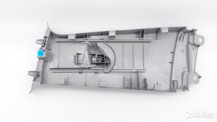 Обшивка центральной стойки правая Toyota Camry