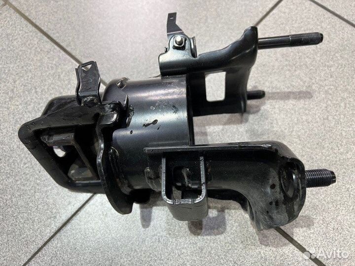 Подушка двигателя задняя Toyota Camry