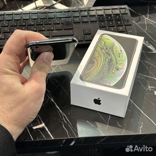 iPhone Xs, 64 ГБ