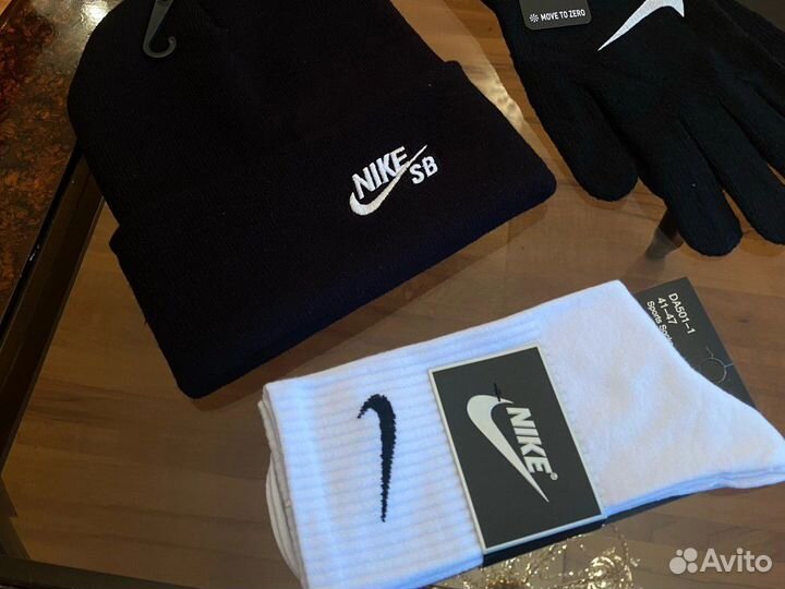 Комплект шапка и перчатки nike