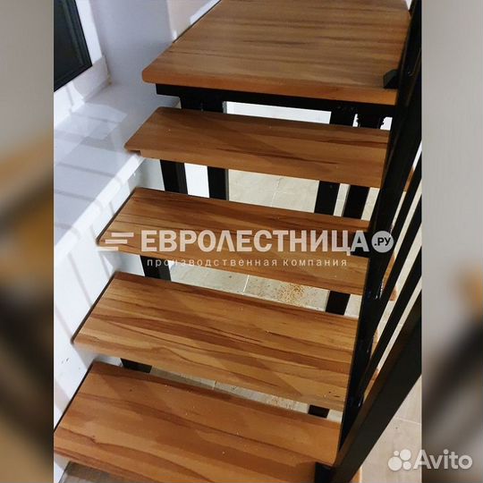 Лестница на металлокаркасе