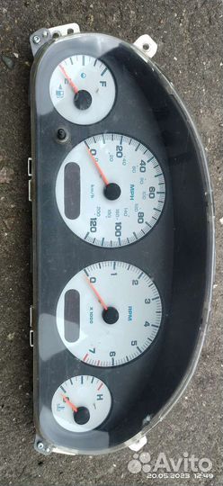 Панель с тахометром Додж caravan