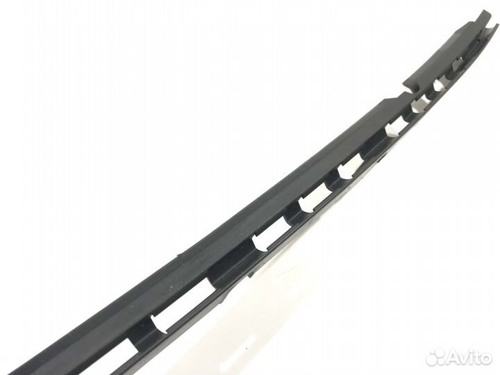 Крепление уплотнителя Audi A6 C6 Avant