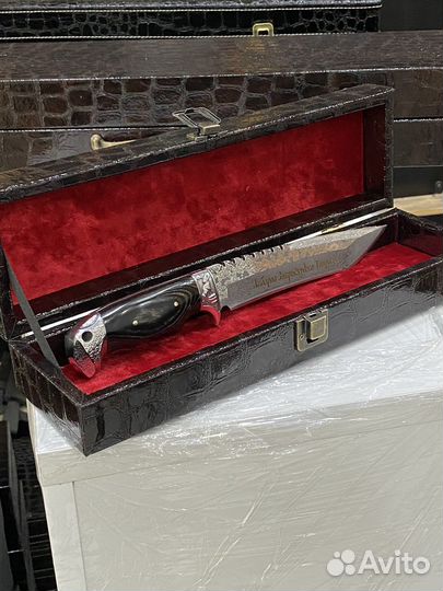 Нож с гравировкой