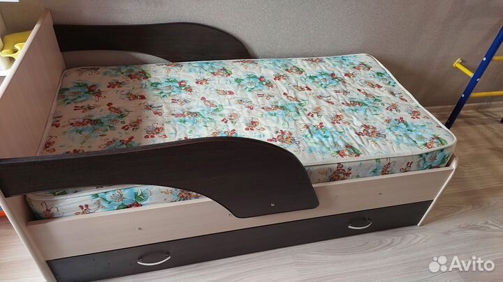 Кровать детская с матрасом