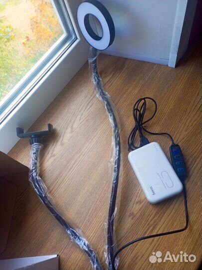 Кольцевая лампа с гибким штативом