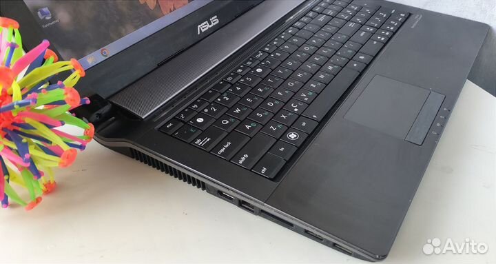 Ноутбук asus i5/4 ядра/две видеокарты