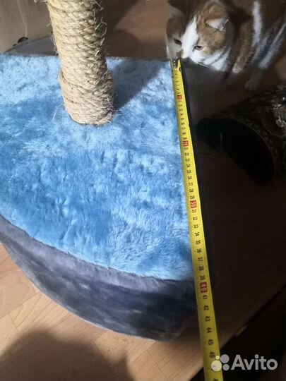 Кошачий домик с когтеточкой