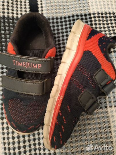 Кроссовки и чешки 27 размер