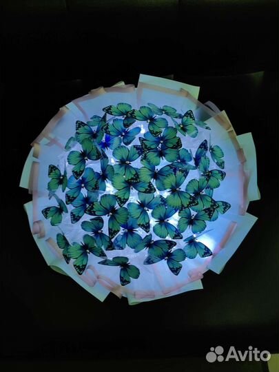 Букет из бабочек и мыльных цветов в наличии