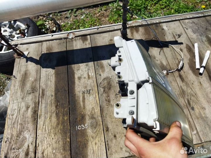 Фара передняя правая Nissan Elgrand AVE50 QD32ETI