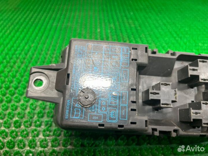 Блок предохранителей Mitsubishi Carisma DA 4G92