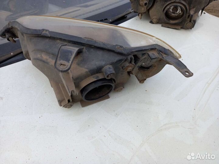 Mazda Demio передние Правая левая фары