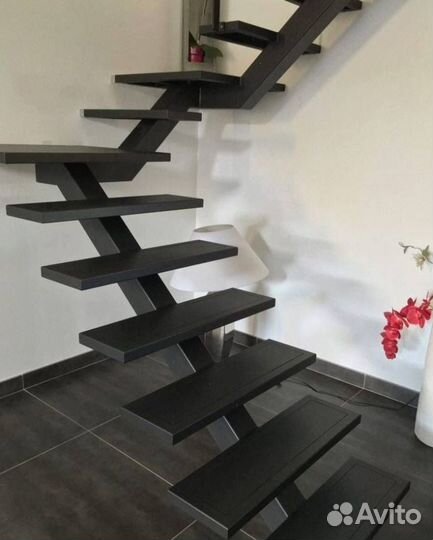 Каркас из метала Лестницы на Ломанном Косоуре на В