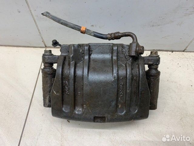 Суппорт передний левый Chrysler 300C седан 3 2006