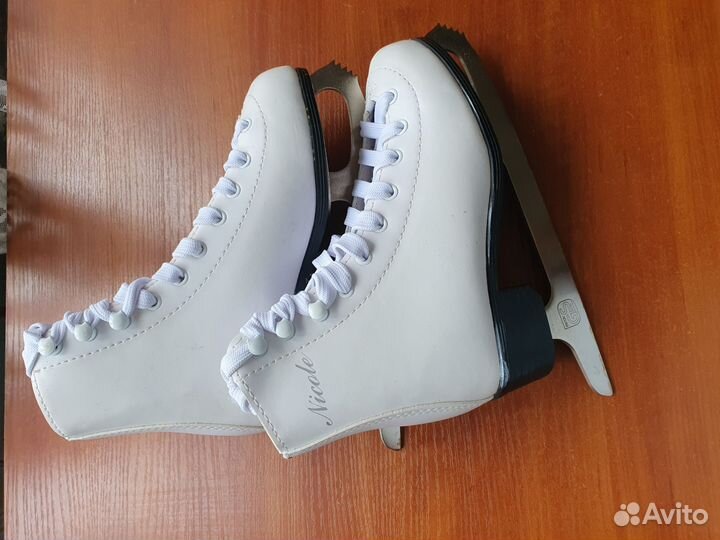 Фигурные коньки для девочки 32р