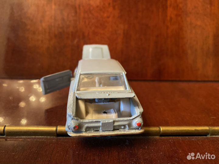 Модельки машин СССР Ford consul cortina