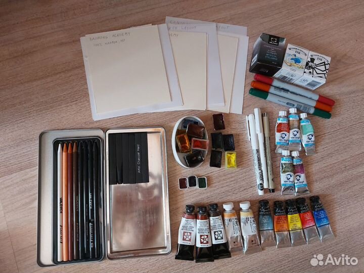 Художественные материалы: маркеры, акварель, тушь