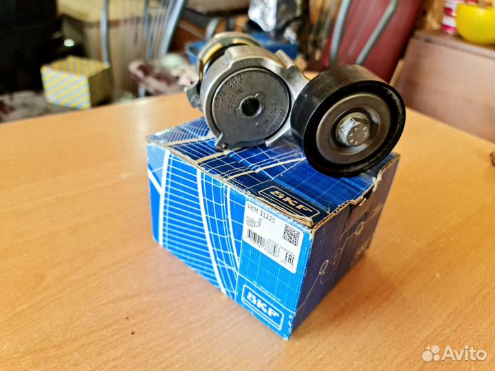 Ролик с натяжителем приводного ремня