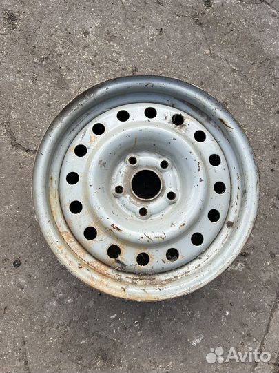 Колесо для машины на зимней резине