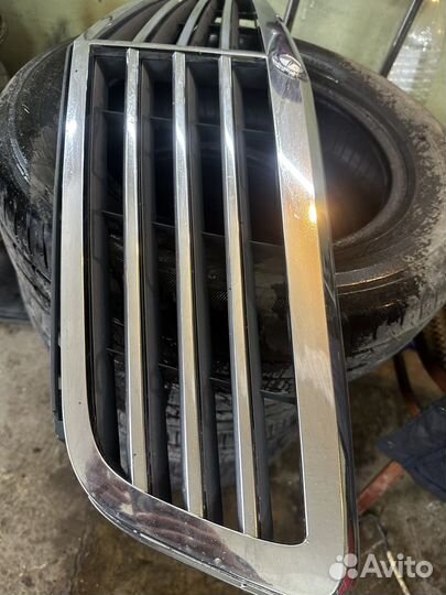 Продам решетку радиатора на mercedes 204