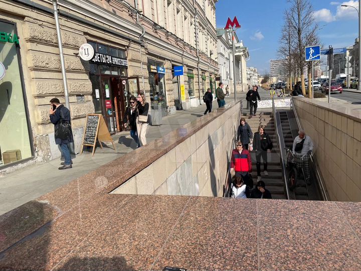 Торговая площадь 25м выход метро
