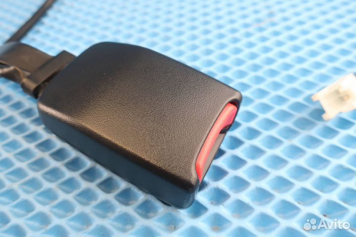 Ответная часть ремня безопасности передняя левая