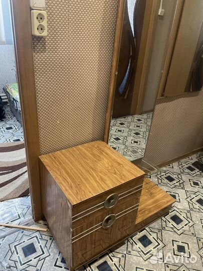 Зеркала с тумбочка бу