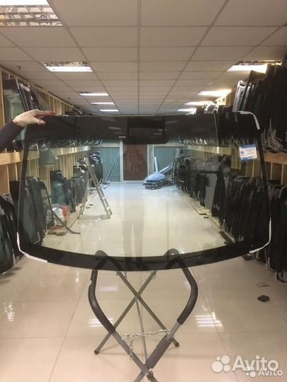 Лобовое стекло на Nissan Almera