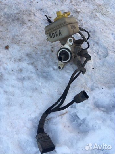 Главный тормозной цилиндр Volkswagen Golf4/Bora