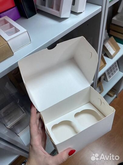 Коробочка для капкейков и кексов белая