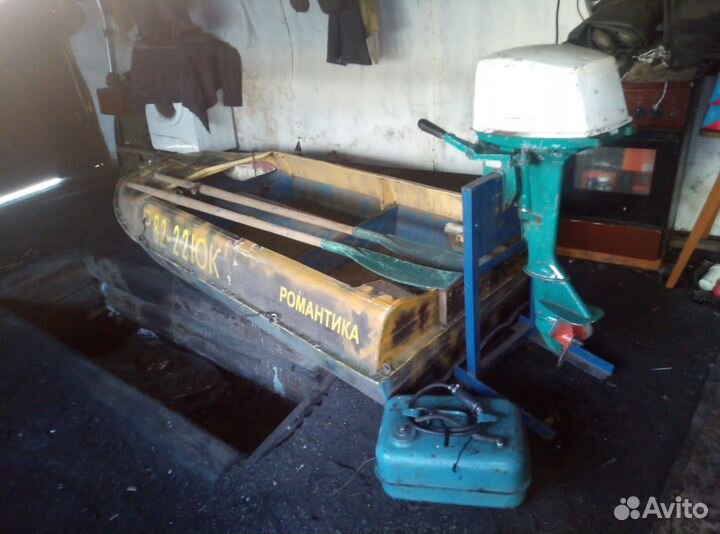 Лодка с мотором