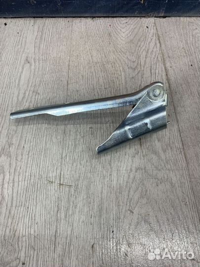 Петля капота Volkswagen polo 5 Лев