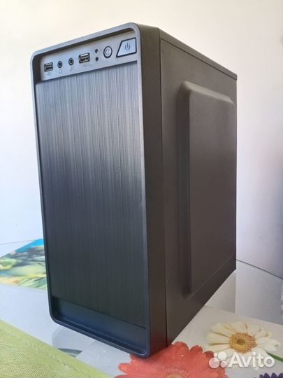 Компьютер на Core i3 8100