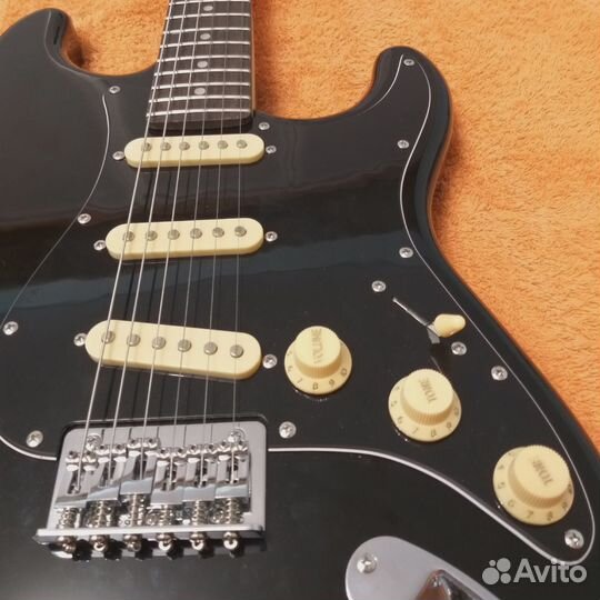 Squier by Fender Stratocaster MM SSS Black