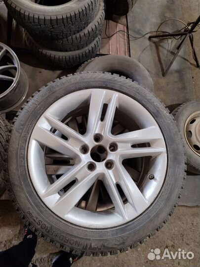 Gislaved Nord Frost 200 235/45 R17 97T