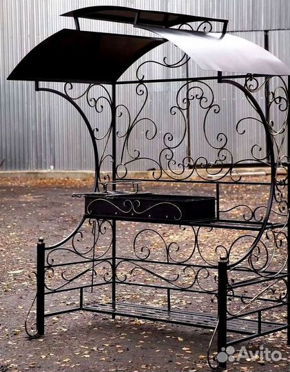 Мангал с крышей