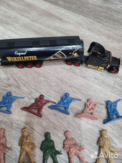 Игрушки солдатики