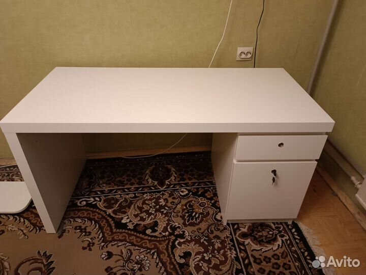 Письменный стол IKEA мальм