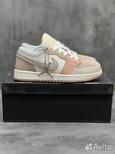 Кроссовки женские Nike Air Jordan 1 Low кожаные