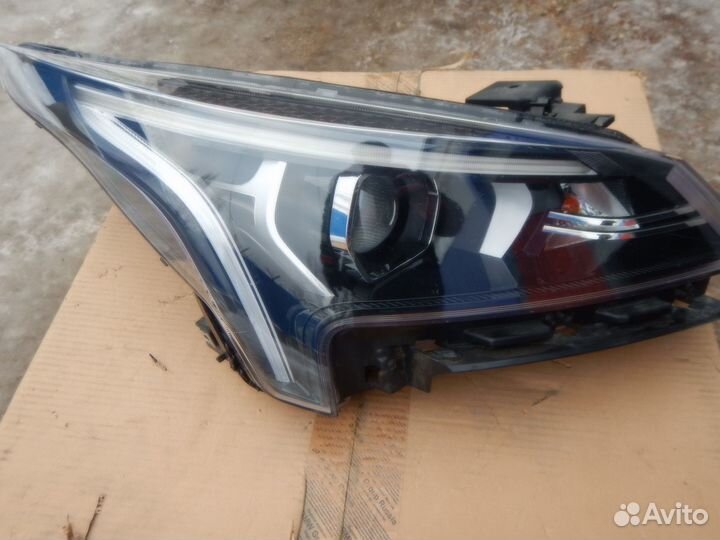 Фара правая KIA Rio 4 FB оригинал