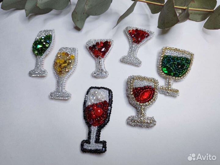 Брошь из бисера Бокальчик вина