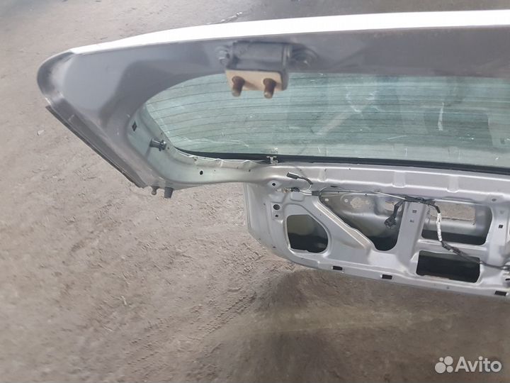 Крышка багажника Toyota Corolla E12 2001-2007