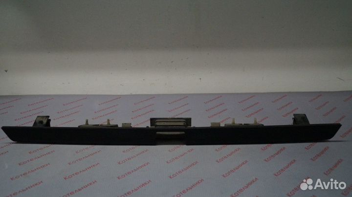 Nissan 84810-2F000 Накладка багажника