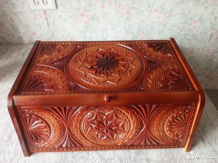 Хлебница деревянная резная